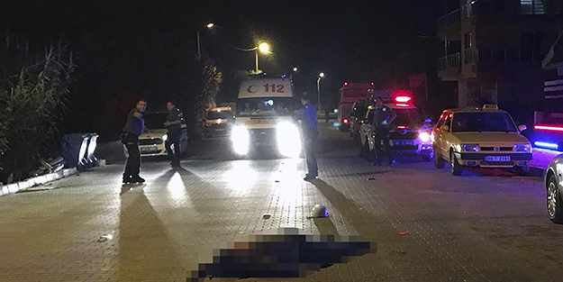 Otomobile çarpan motosikletin sürücüsü öldü