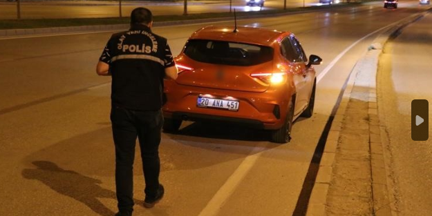 Otomobile çarpan motosiklette bulunan iki genç hayatını kaybetti: Araçtaki yolcu kaza anını şans eseri kayda aldı