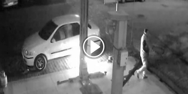 Otomobili böyle kundakladı!