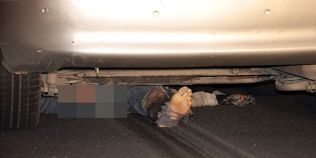 Otomobilin altında 3 kilometre sürüklendi