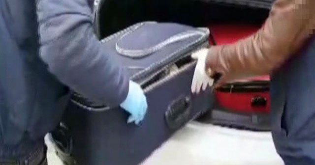 Otomobilin bagajından 13 kilo uyuşturucu bulundu