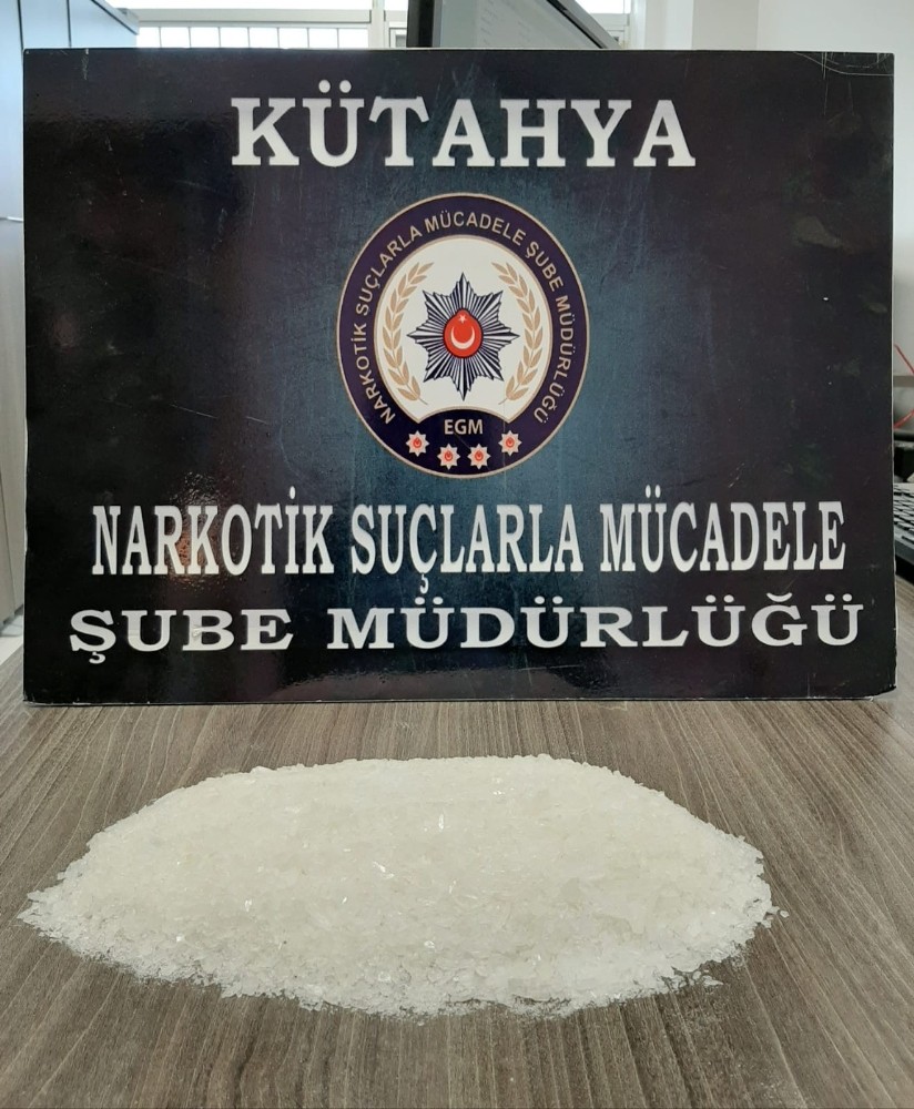 Otomobilin çamurluğunda uyuşturucu 
