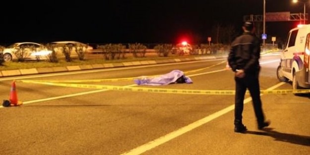 Otomobilin çarptığı adam feci şekilde can verdi