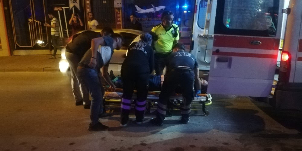 Otomobilin çarptığı motosiklet sürücüsü yaralandı 