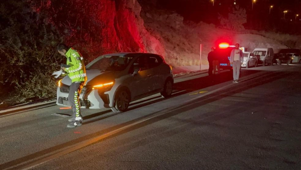 Otomobilin çarptığı motosikletli yaralandı