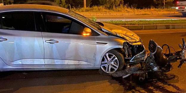 Otomobilin çarptığı motosikletteki 2 kişi öldü