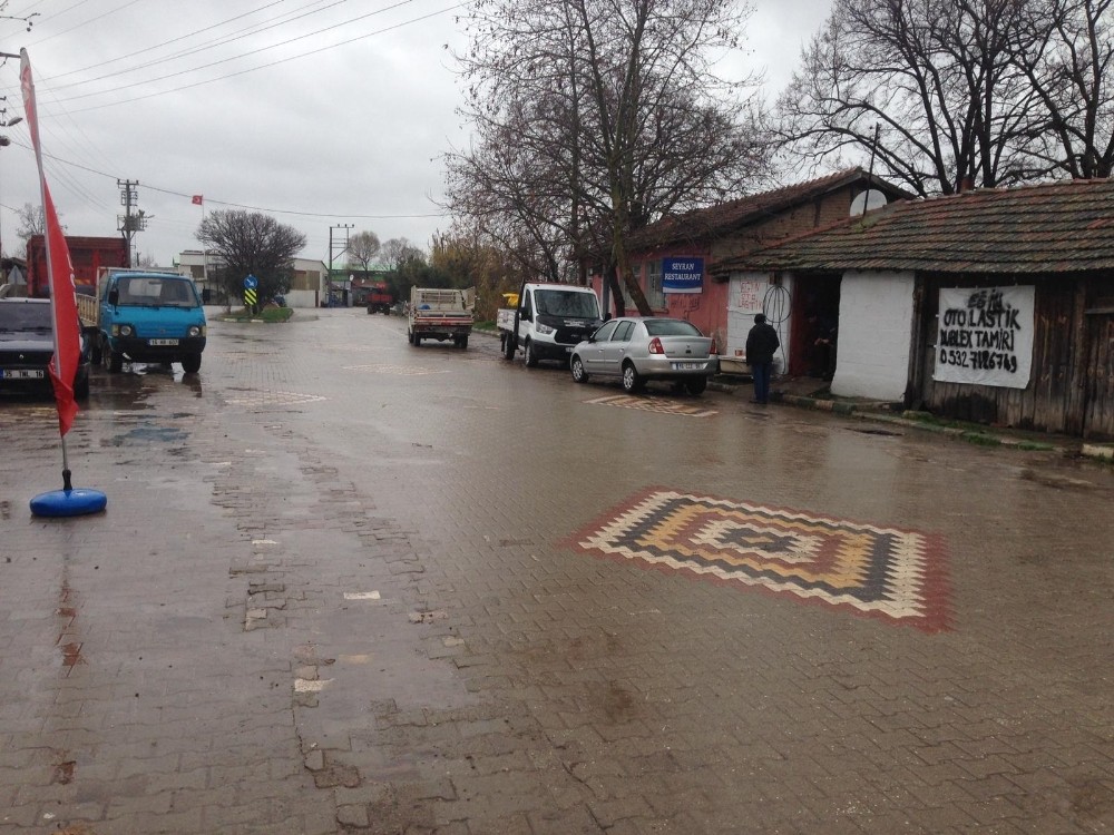 Otomobilin çarptığı temizlik işçisinin ismi caddeye verildi 