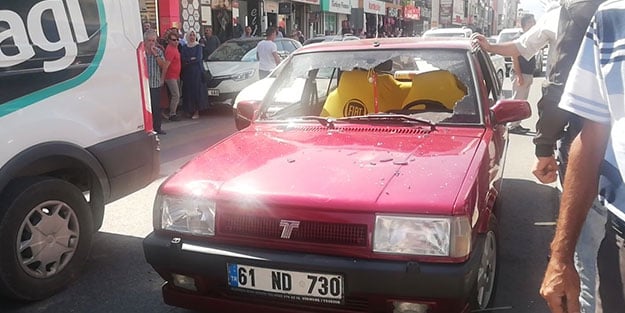 Otomobilin çarptığı yaya yola savruldu! Feci olay