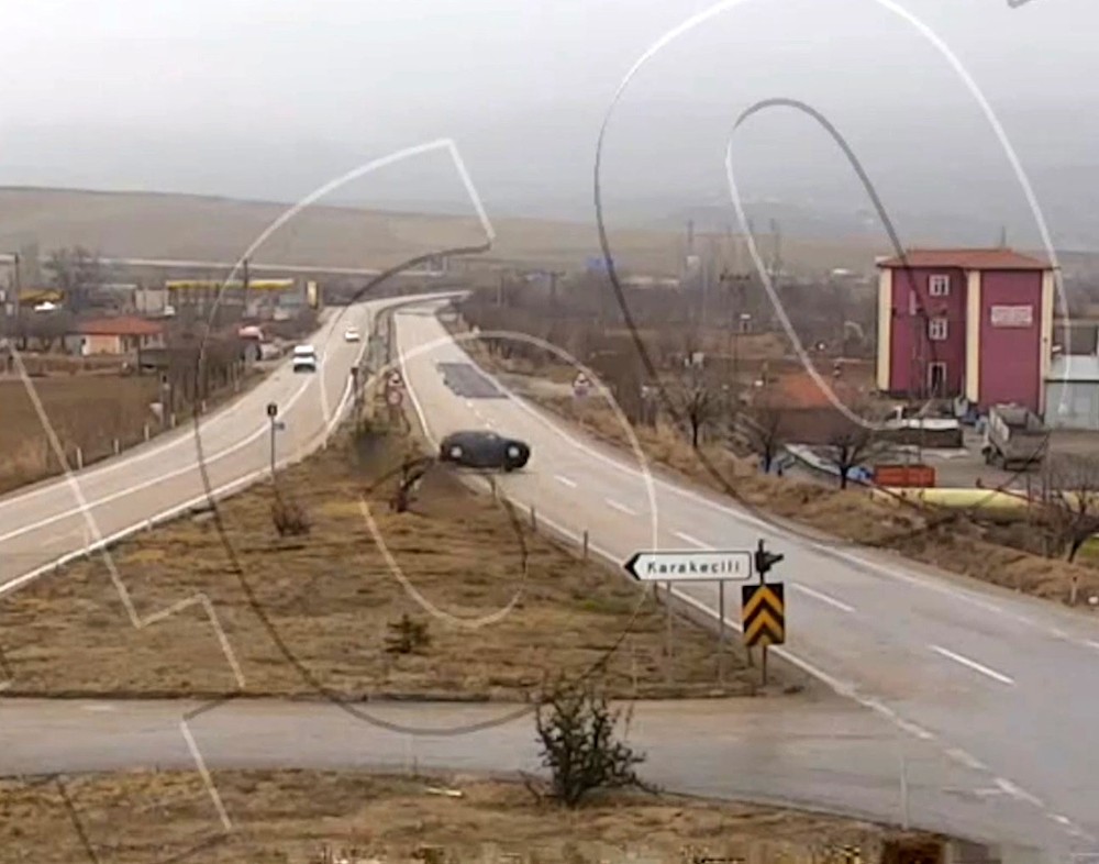 Otomobilin defalarca takla attığı kaza kamerada 