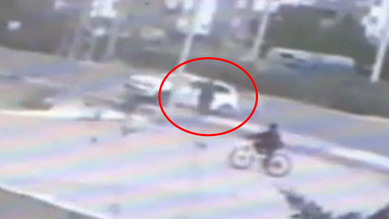 Otomobil kaldırımda yürüyen kadını böyle öldürdü!