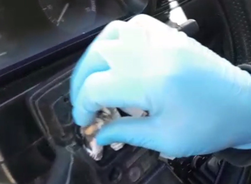Otomobilin kornasından uyuşturucu çıktı 