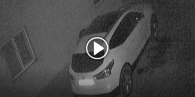 Otomobilin kundaklanma anı kamerada