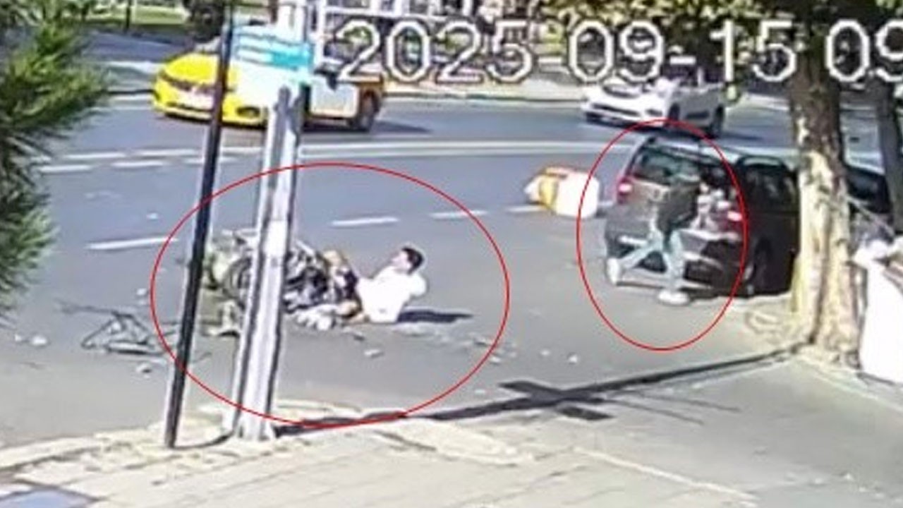 Otomobilin üstüne uçtu! Korkunç motosiklet kazası kamerada