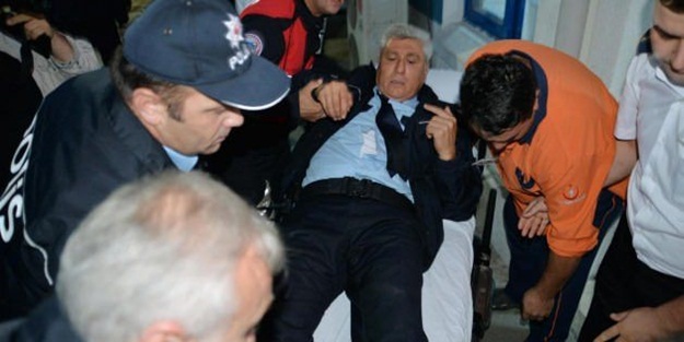 Otomobilinde arama yapan polisi kaçırdı