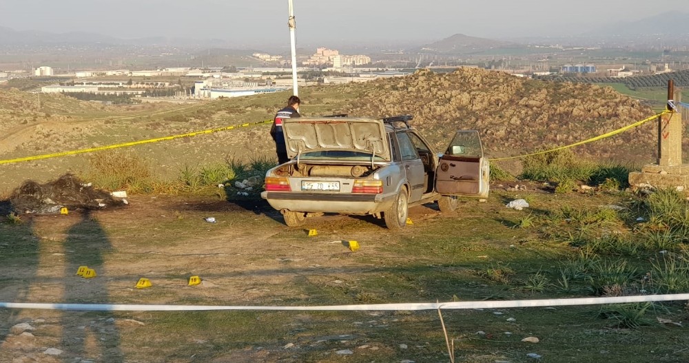 Otomobilinde ölü olarak bulundu 