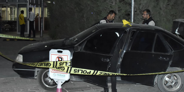 Otomobilinde silahlı saldırıya uğradı
