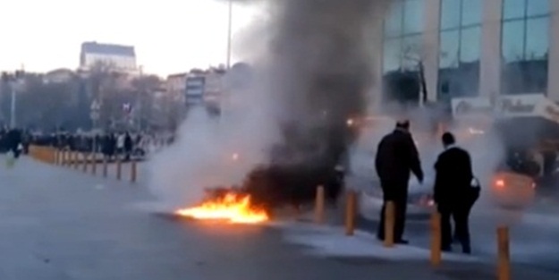 Otomobilini ateşe verdi!