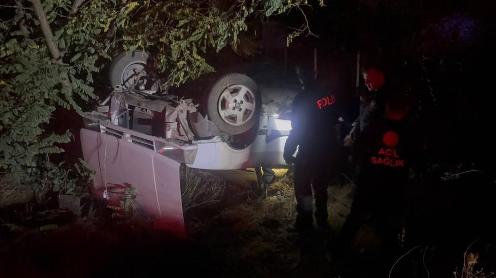 Otomobilini kullanamayan sarhoş sürücü şarampole yuvarlandı