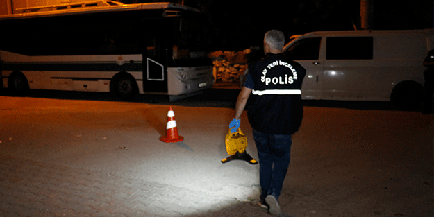 Otomobiliyle seyir halindeyken başka araçtan ateş açıldı, sırtından vuruldu