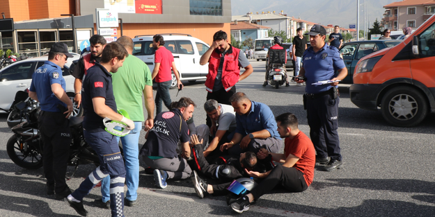 Otomobille çarpışan motosiklet sürücüsü ağır yaralandı