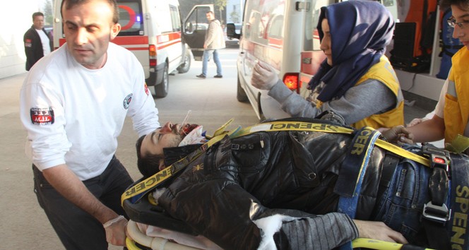 Otomobille çarpışan motosiklet sürücüsü öldü