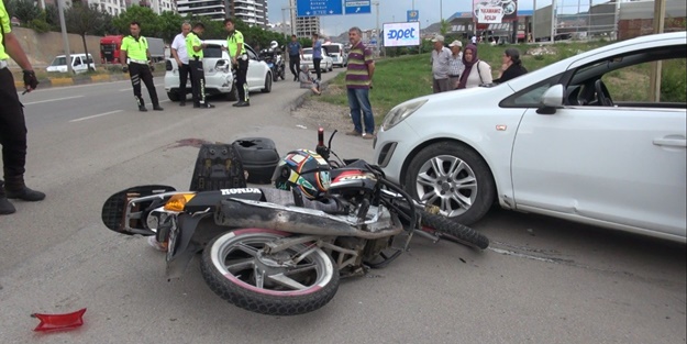 Otomobille çarpışan motosikletin sürücüsü ağır yaralandı