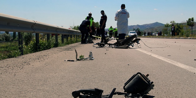 Otomobille çarpışan motosikletin sürücüsü hayatını kaybetti