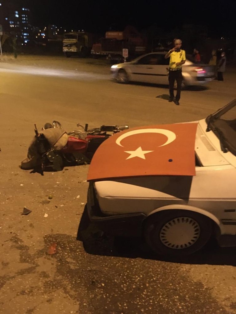 Otomobille çarpışan motosikletli ağır yaralandı 