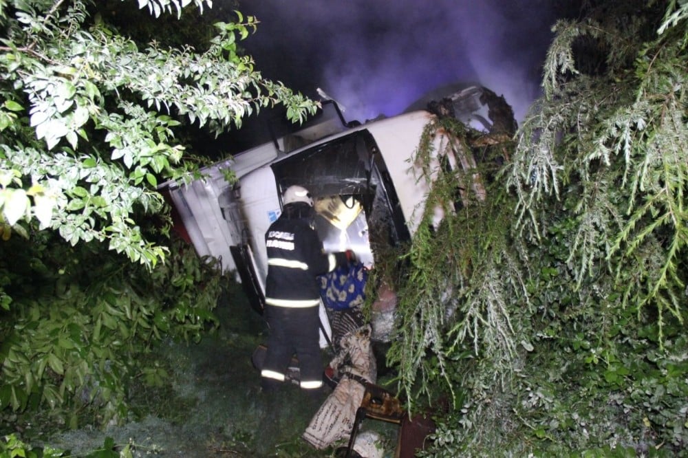 Otomobille çarpışan tır şarampole yuvarlanıp alev alev yandı: 1 yaralı 