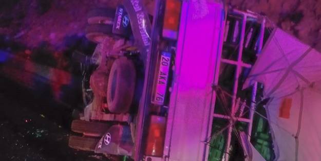 Otomobille kamyonet çarpıştı: Ölüler ve yaralılar var