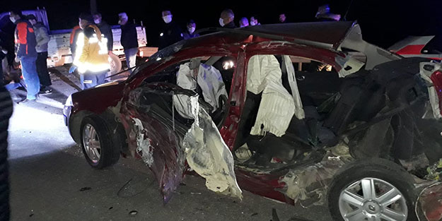 Otomobille kamyonet kafa kafaya çarpıştı! Feci kazada yaralılar var