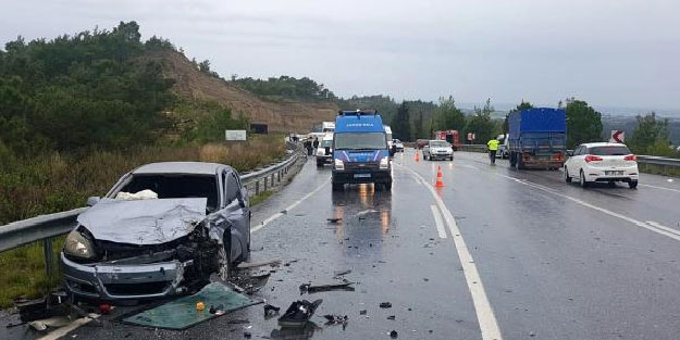 Otomobille minibüs çarpıştı: 6 yaralı