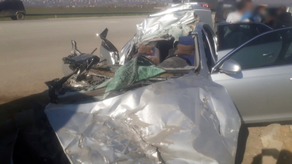 Otomobille tır çarpıştı: 1 ölü, 1 yaralı 