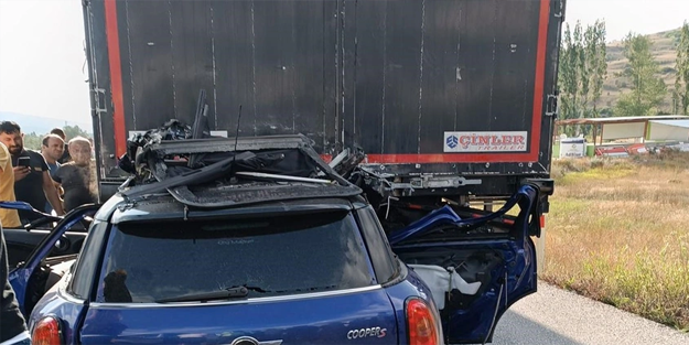 Otomobille TIR çarpıştı: Anne öldü, oğlu yaralandı!