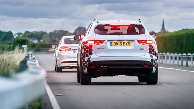 Otomobiller artık birbiriyle konuşacak