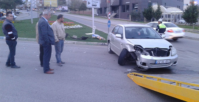 Otomobiller kafa kafaya çarpıştı: 1 kişi yaralı
