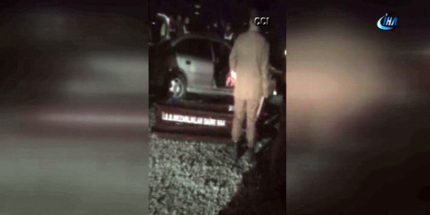 Otomobiller kafa kafaya çarpıştı: