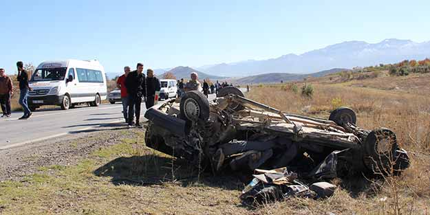 Otomobiller kafa kafaya çarpıştı! 14 yaşındaki çocuk hayatını kaybetti