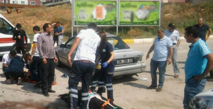 Otomobiller kırmızı ışıkta çarpıştı: 9 kişi yaralı