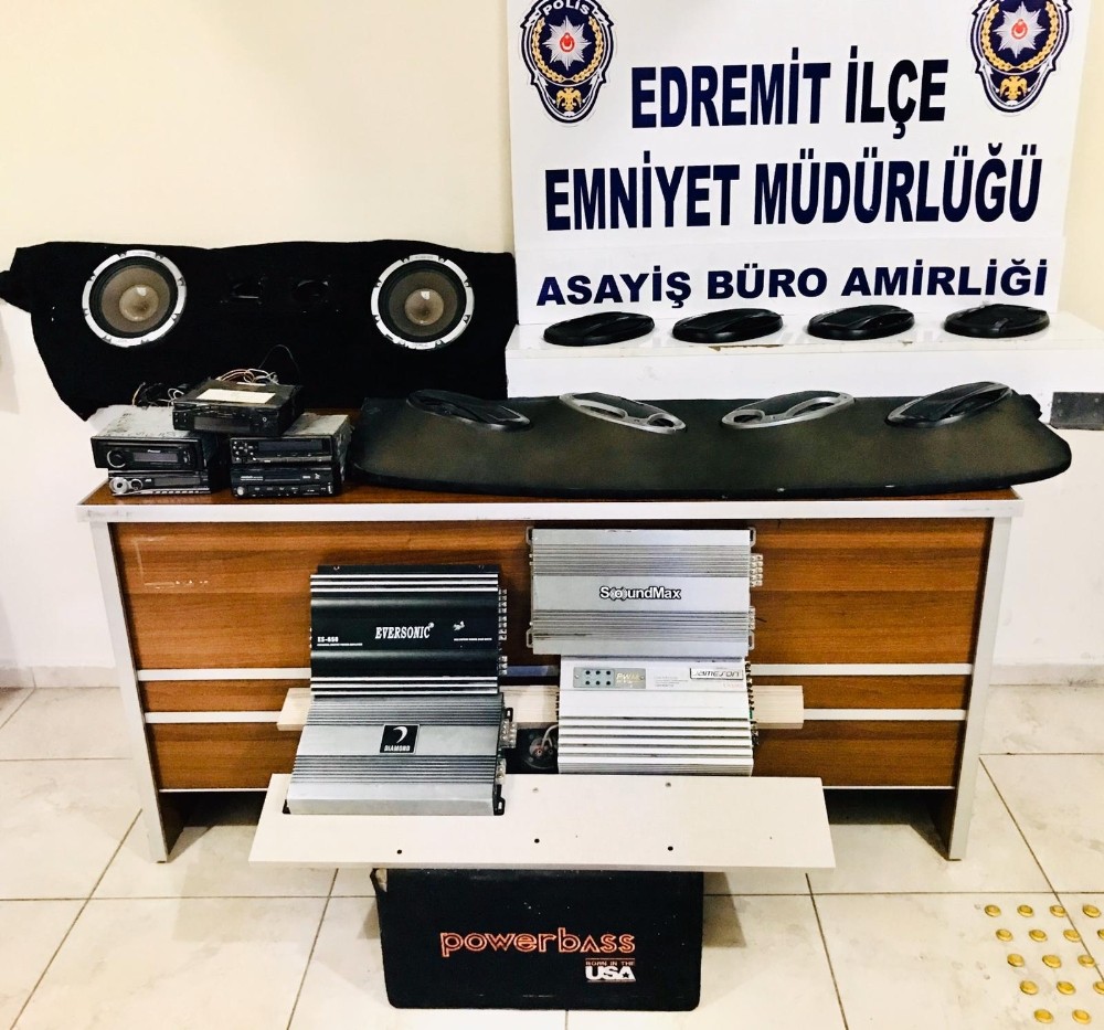 Otomobillerden hırsızlık yapan 3 kişi tutuklandı 
