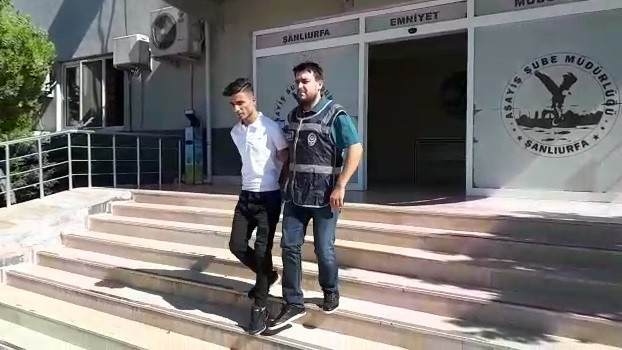 Otomobillerden hırsızlık yapan zanlı yakalandı 