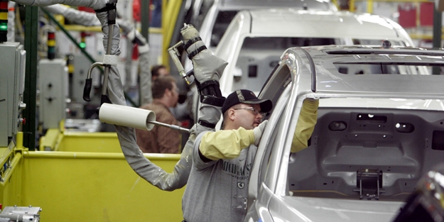 Otomotiv ihracatı liderliği bırakmadı