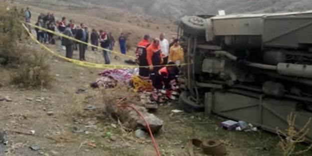 Otobüs uçuruma yuvarlandı: 7 ölü