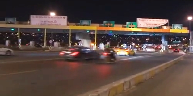 Otoyol ve köprülerden ücretsiz geçişler başladı