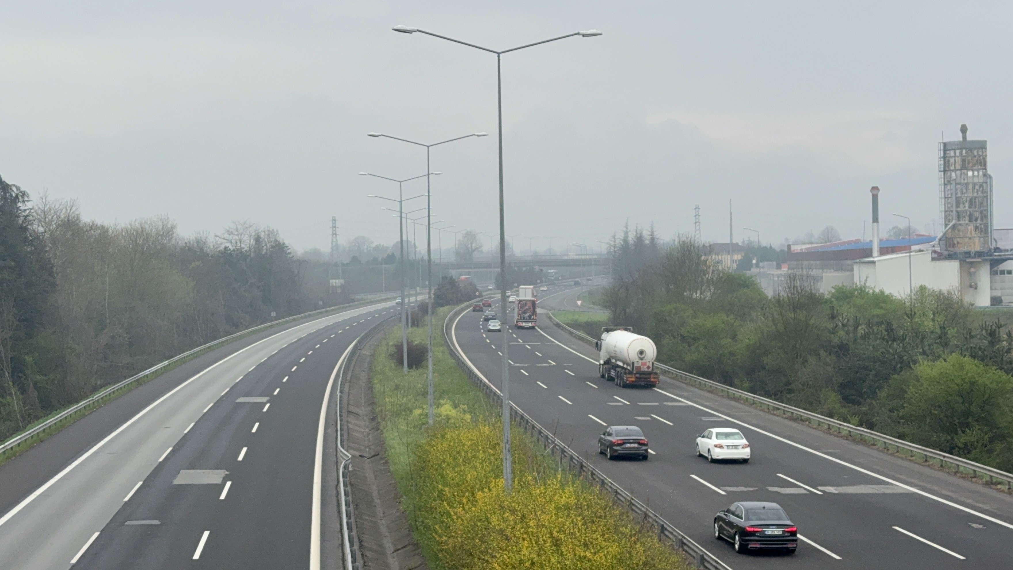 Otoyolda akıcı yoğunluk