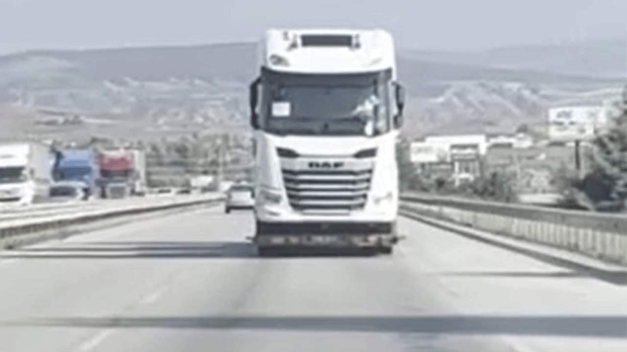 Otoyolda karşıdan gelen tırı görenler şok geçirdi! Gerçek sonradan anlaşıldı!