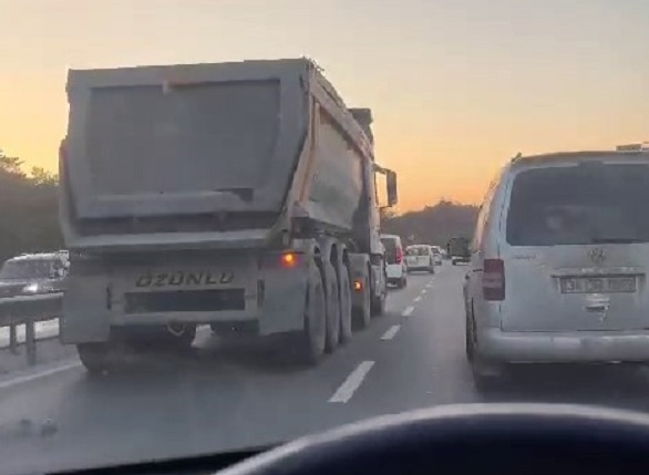 Otoyolda yaptığına bakın! Herkesin canını yok saydı
