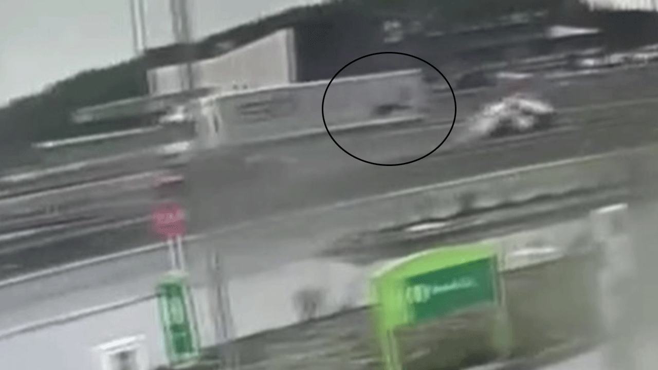 Otoyolda yürek burkan ölüm: Kazaya yardım etmek istedi canından oldu!