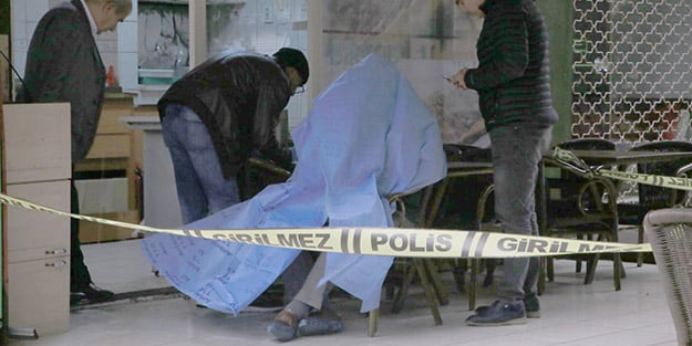 Oturduğu sandalyeden cenazesi kaldırıldı