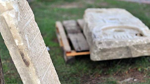 Ovaköy'de bin yıllık mezar taşları koruma altına alındı